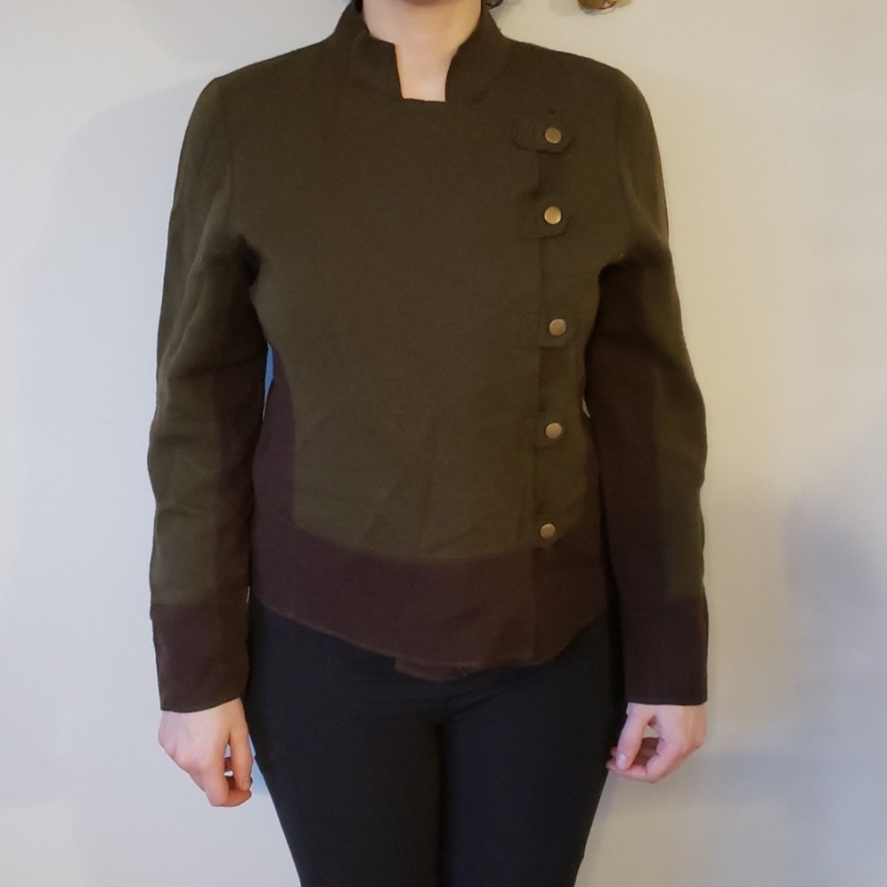 Powwow sweater brown and green buttons